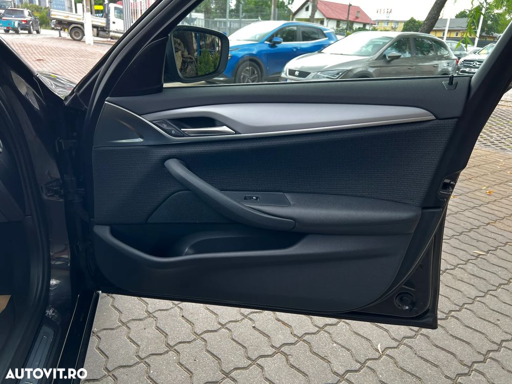 BMW Seria 5 520d AT - 36