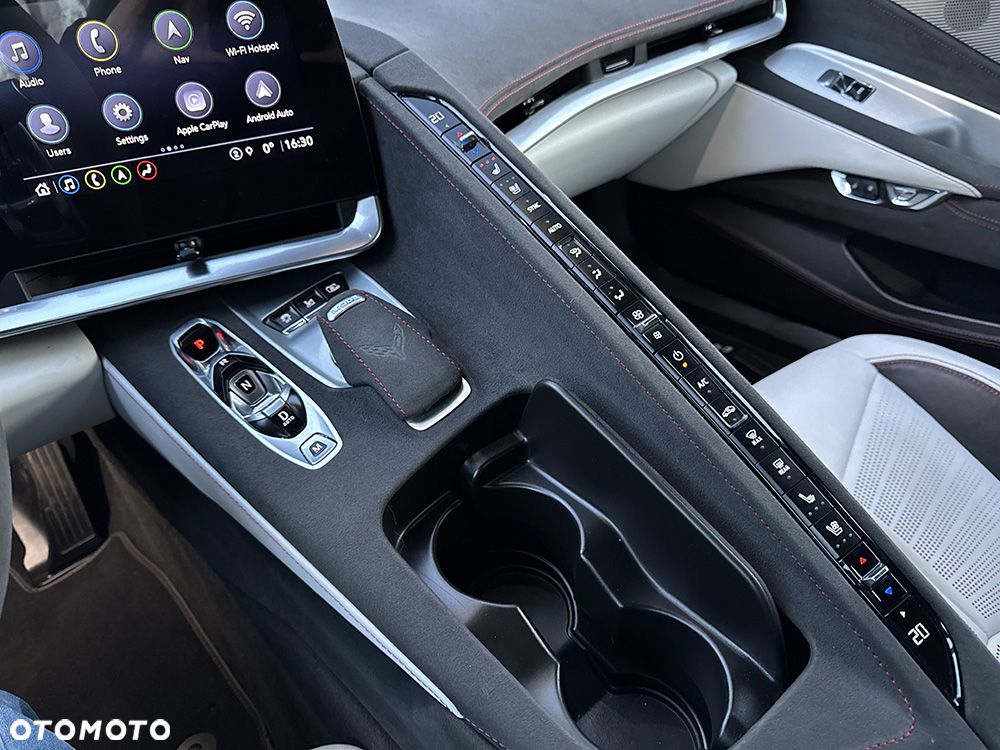 Chevrolet Corvette - 35