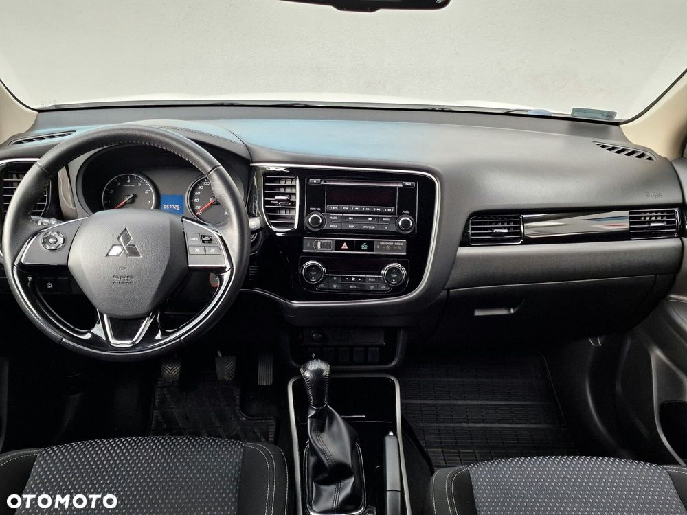 Mitsubishi Outlander 2.0 Invite + 2WD - 11