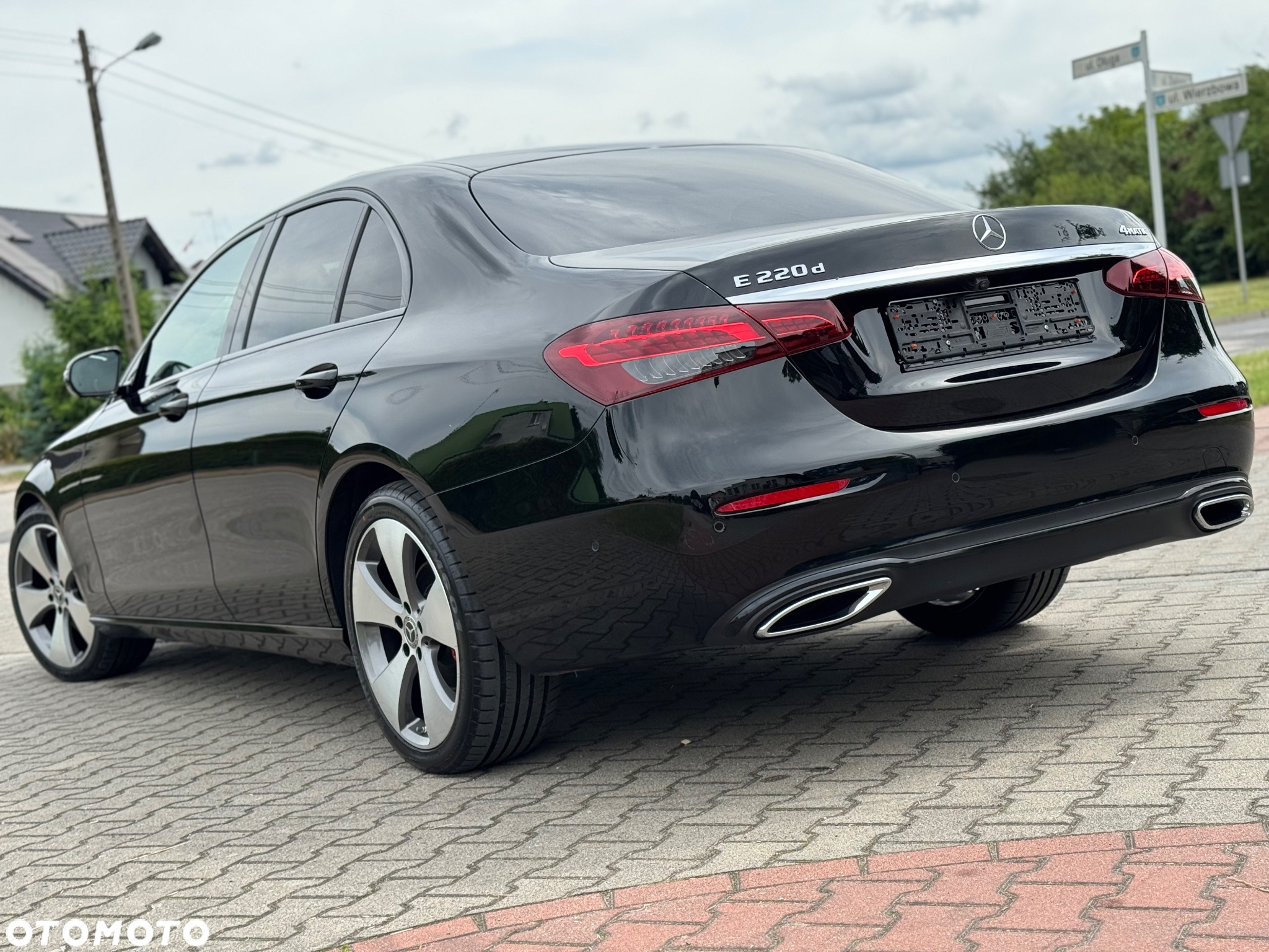 Mercedes-Benz Klasa E 220 d 4Matic T 9G-TRONIC Avantgarde - 6