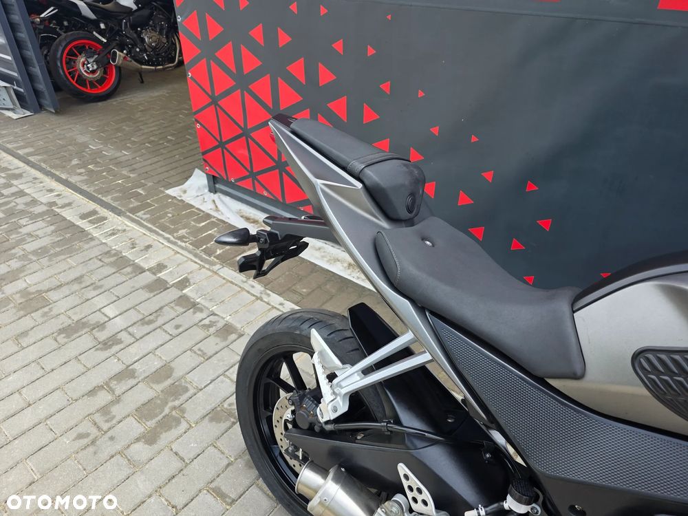 Yamaha YZF - 19