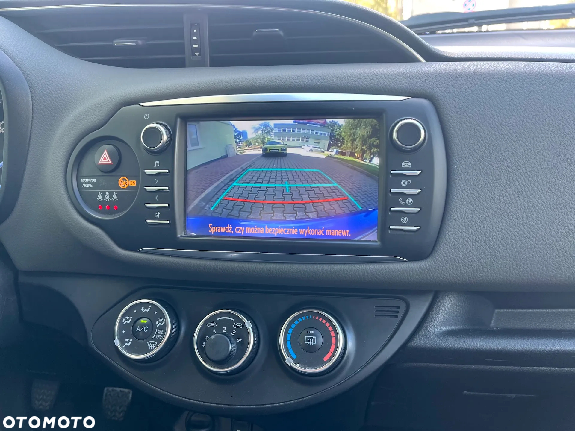Toyota Yaris 1.5 Premium - 8