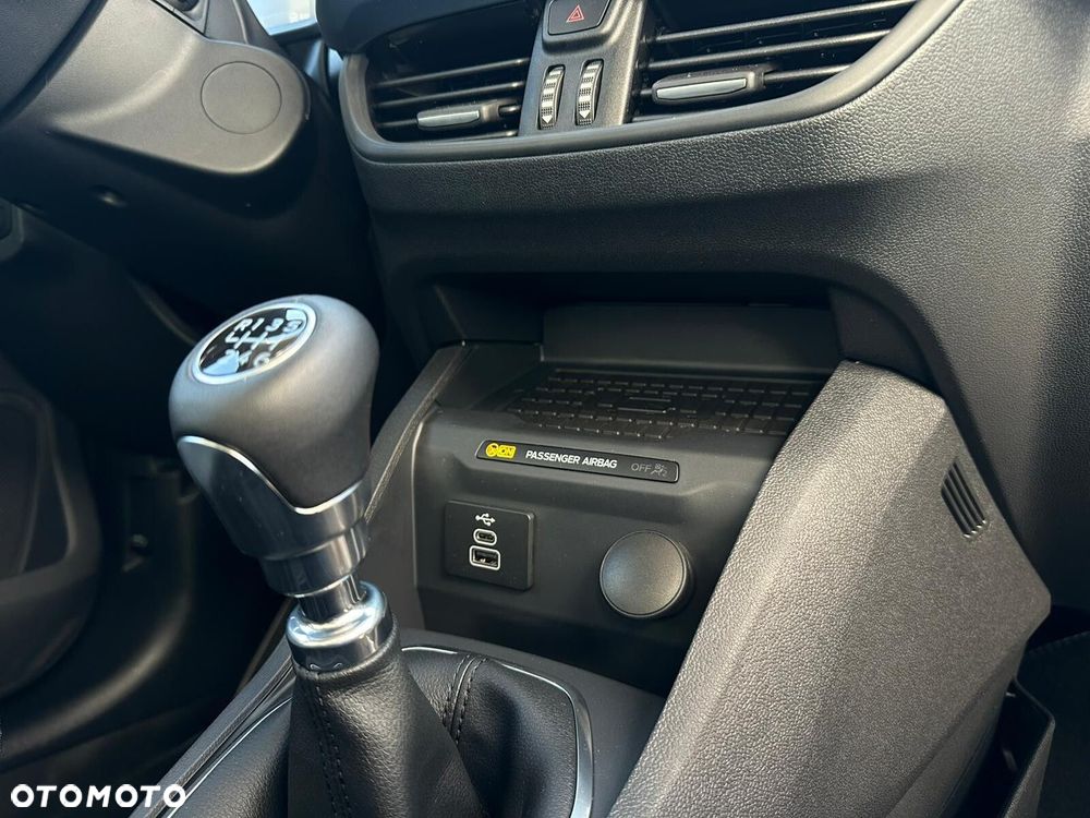 Ford Transit Courier - 14