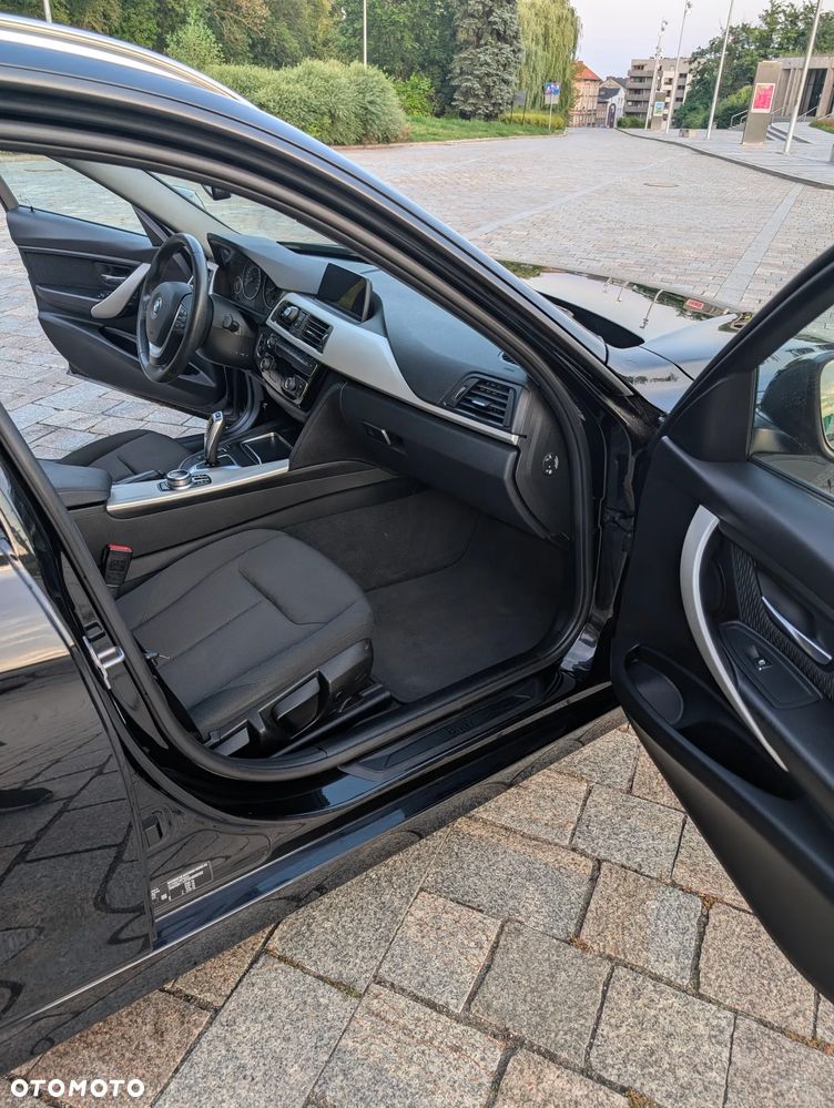 BMW Seria 3 318i - 14
