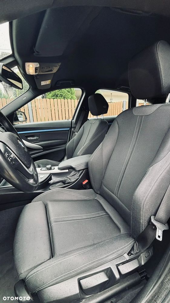 BMW Seria 3 330i xDrive - 13