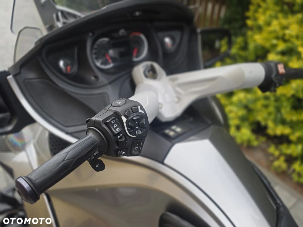 Can-Am Spyder - 13