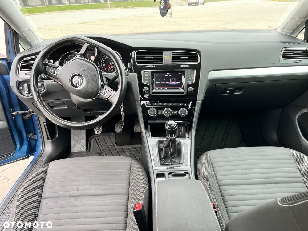 Volkswagen Golf - 10