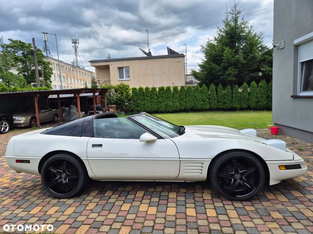 Chevrolet Corvette - 10