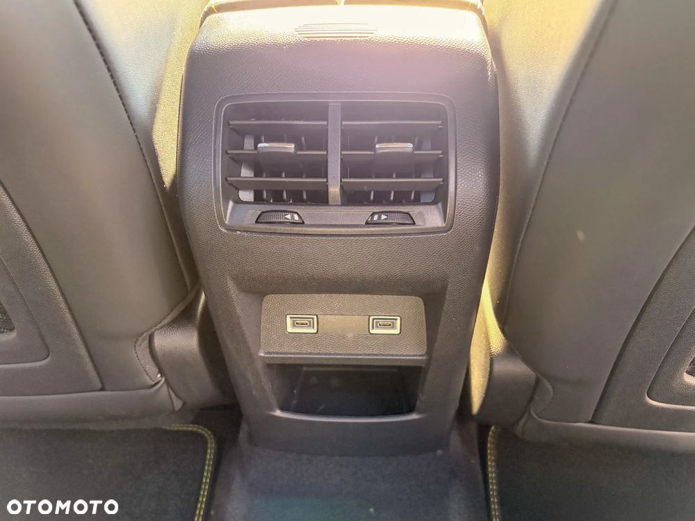 Peugeot 408 1.6 Plug-in Hybrid 240 GT Exclusive e-DCS7 - 32