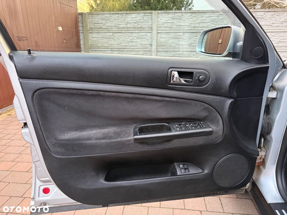 Volkswagen Passat 1.9 TDI Comfortline - 11