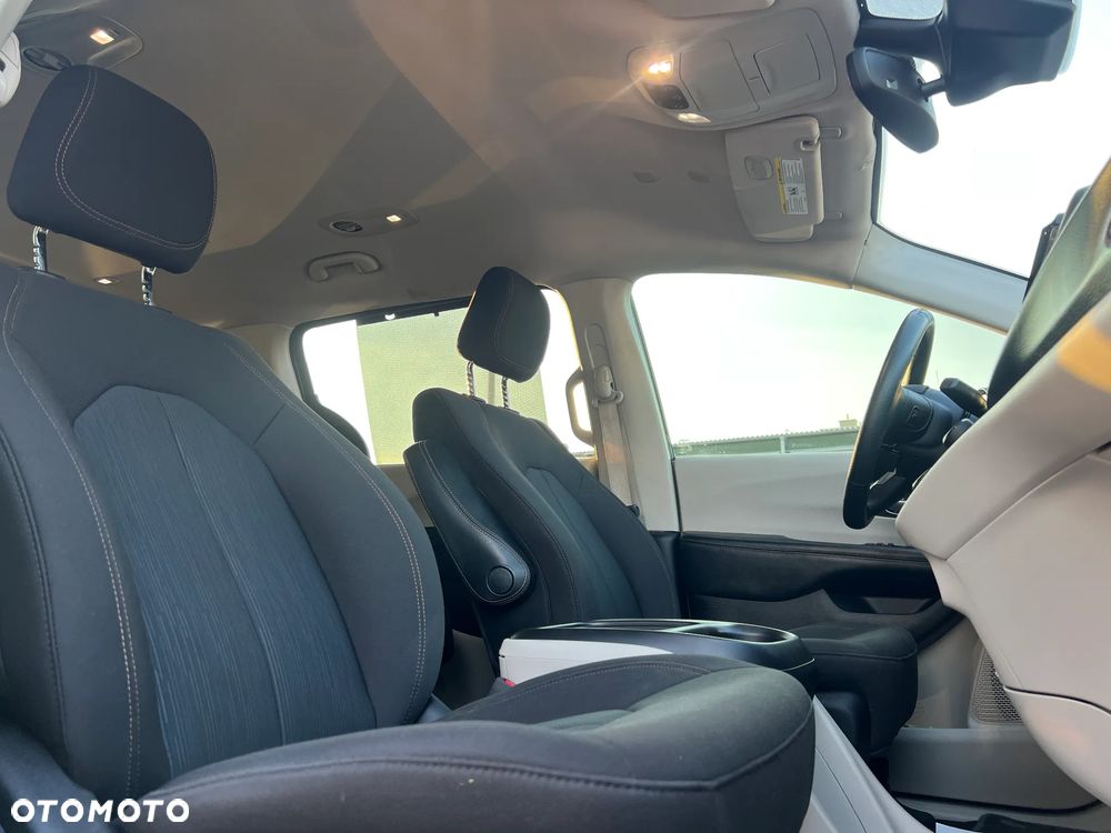 Chrysler Pacifica - 25