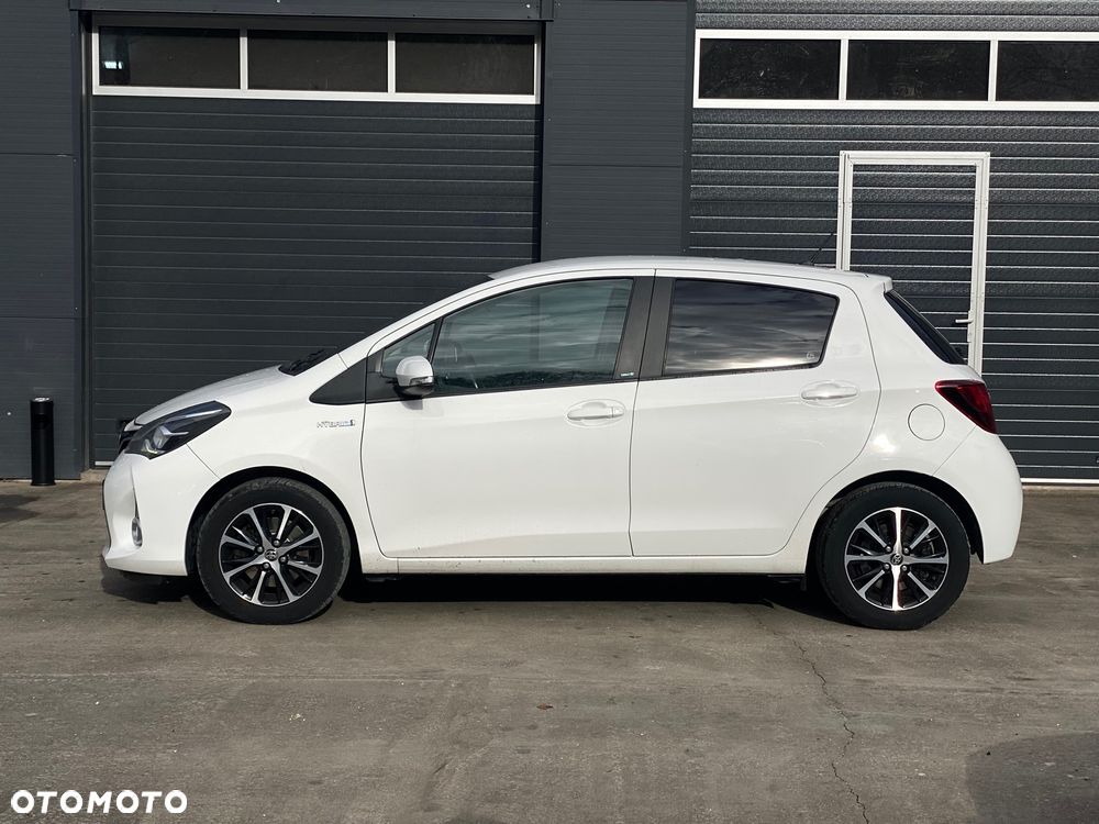 Toyota Yaris Hybrid 100 Premium - 11