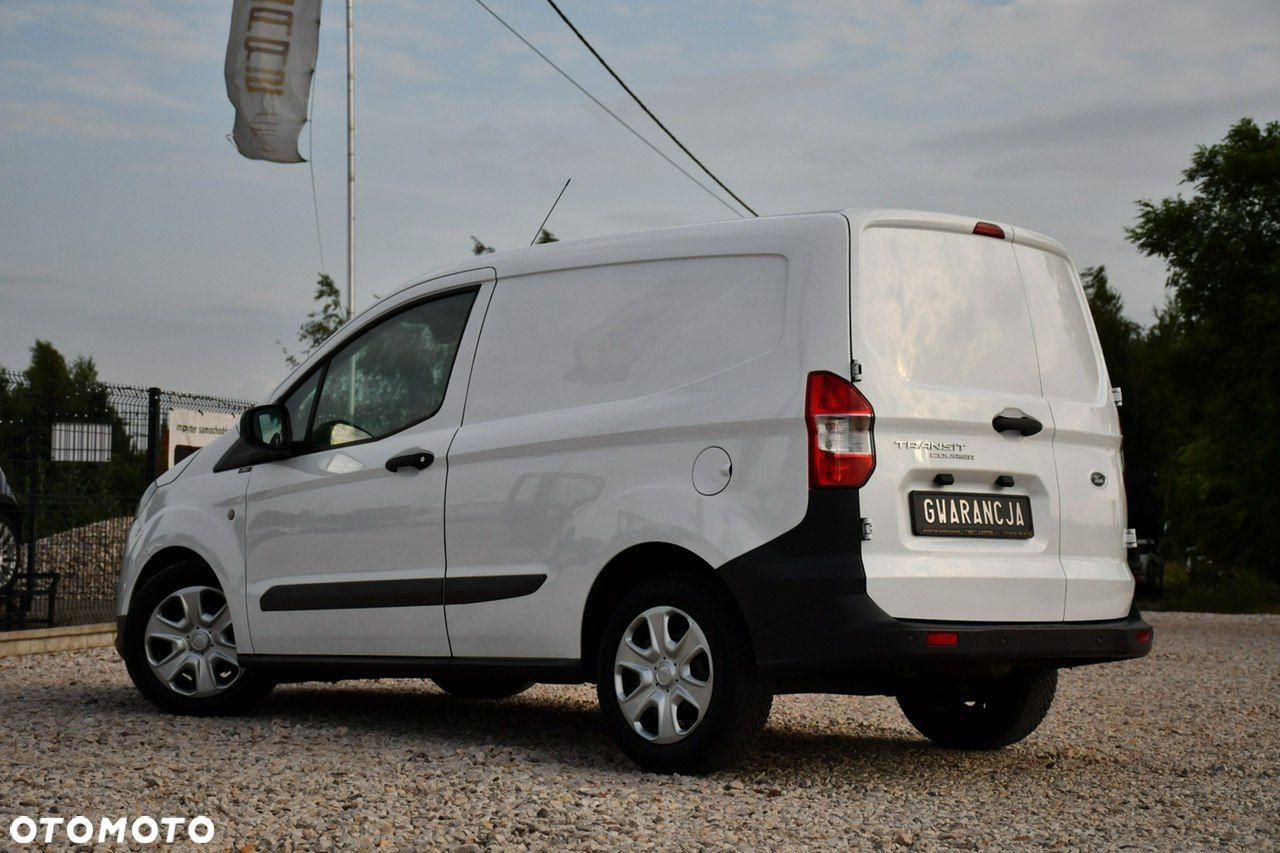 Ford Transit Courier - 19