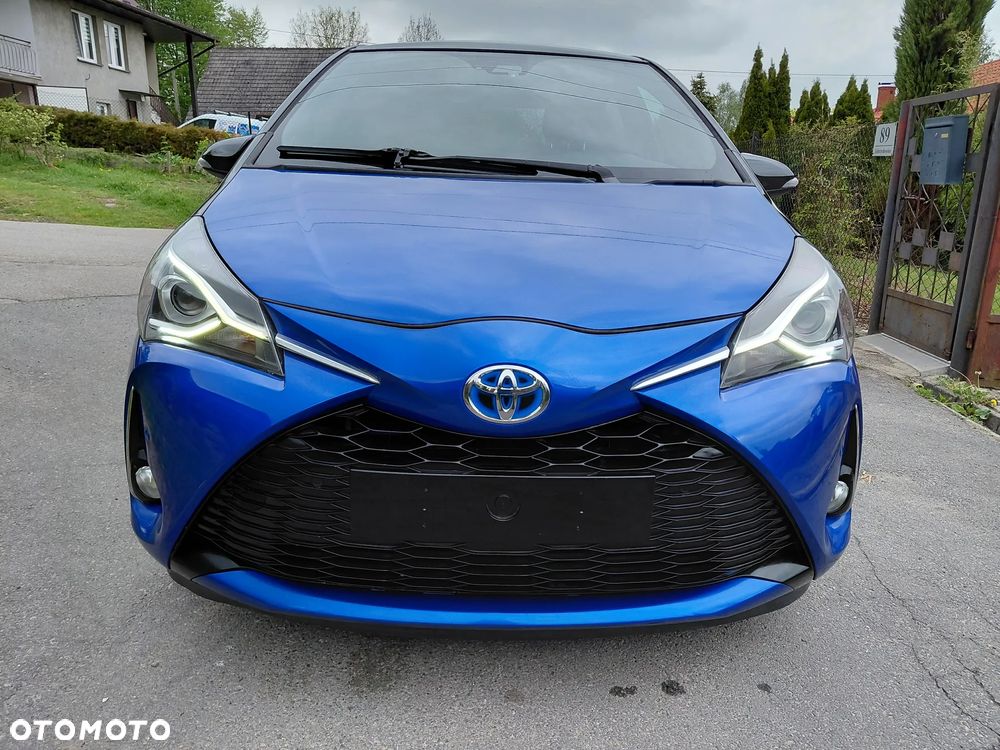 Toyota Yaris Hybrid 100 Selection Platinum - 13
