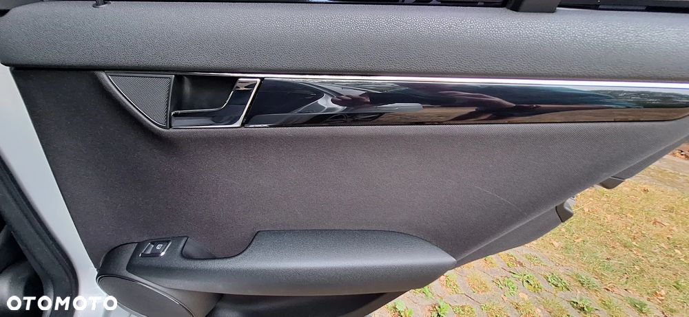 Mercedes-Benz Klasa C 220 CDI DPF Automatik Elegance - 22