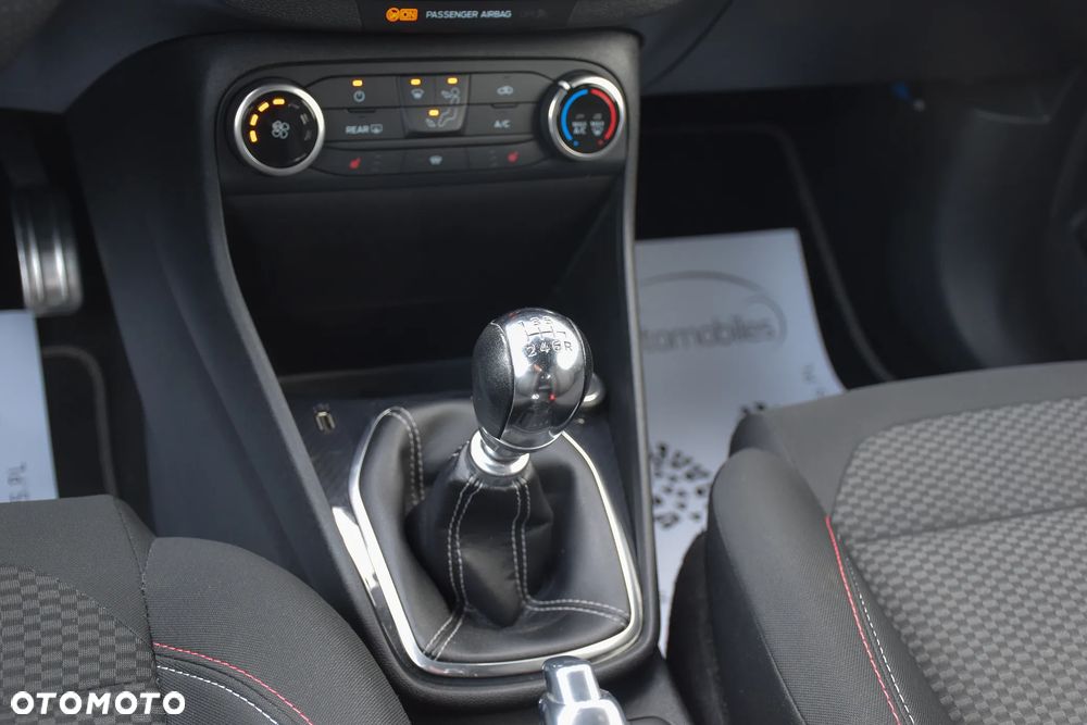 Ford Fiesta 1.0 EcoBoost STart-Stop ST-LINE - 31