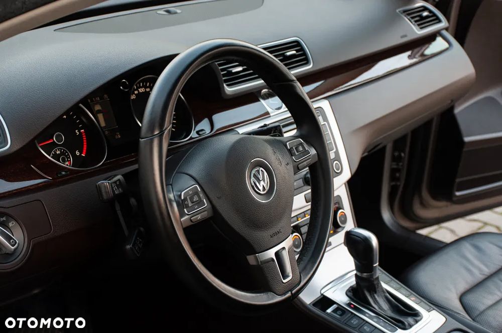 Volkswagen Passat 2.0 TDI DPF Highline DSG - 22