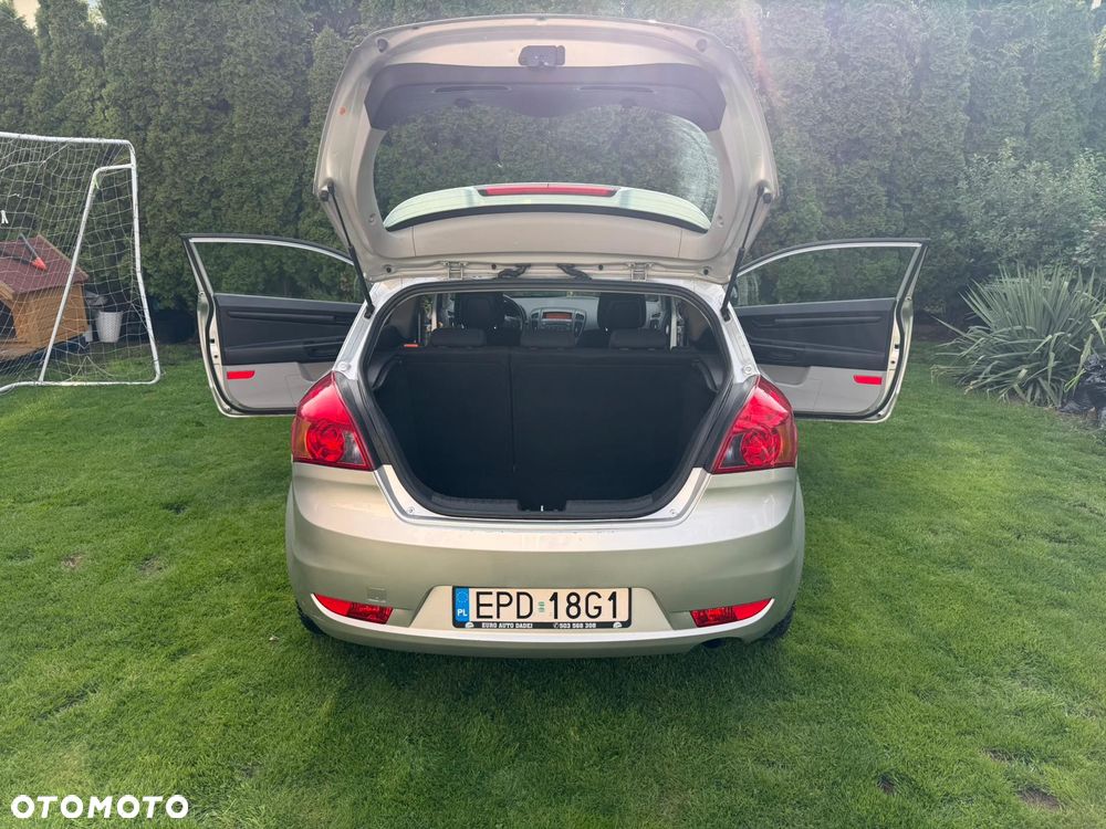 Kia Ceed 1.4 L - 19