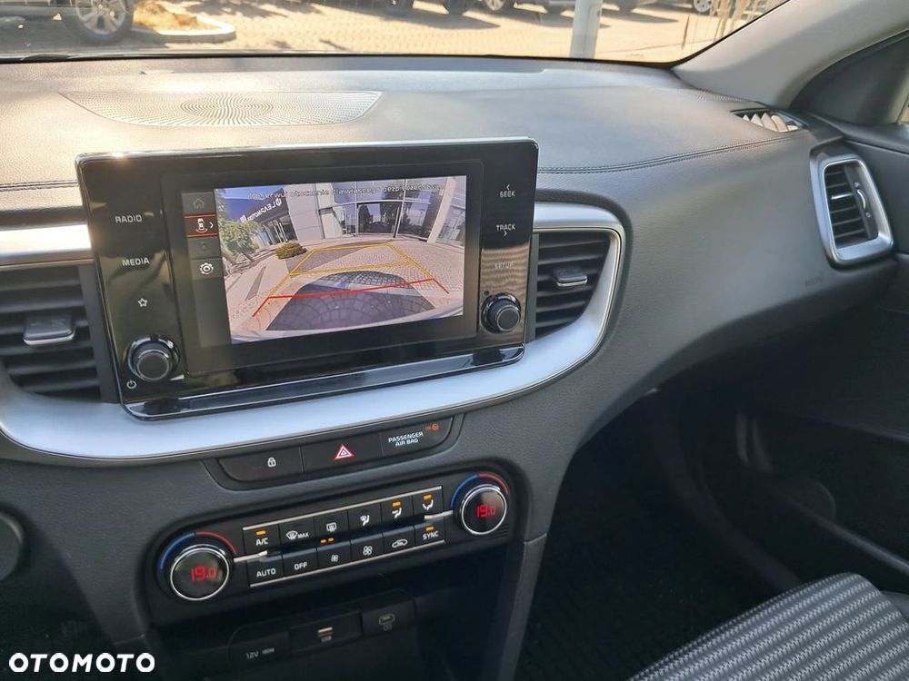 Kia Ceed 1.5 T-GDI M - 10