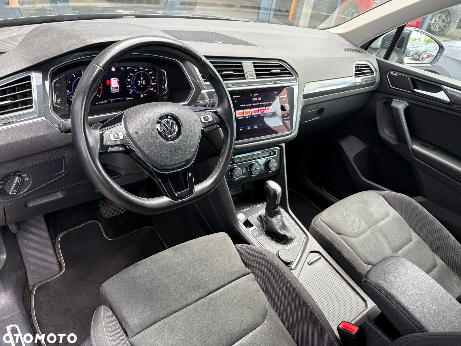 Volkswagen Tiguan - 11