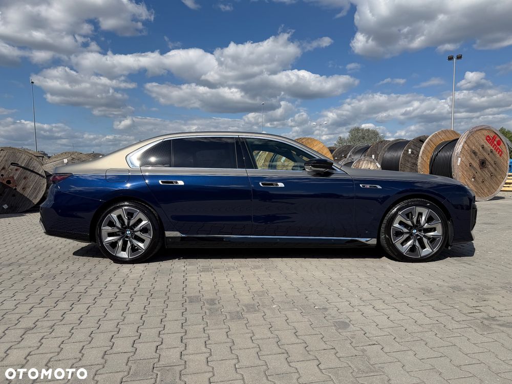 BMW i7 - 16