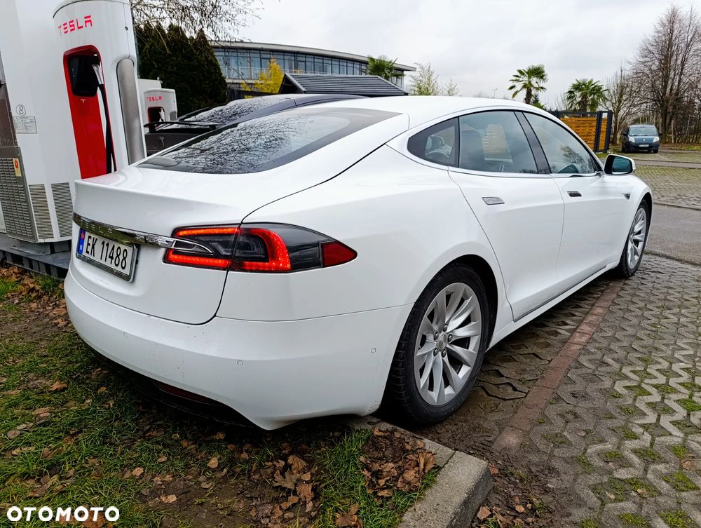 Tesla Model S - 14