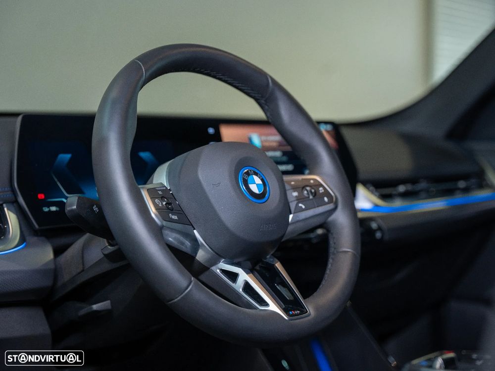 BMW iX1 eDrive20 Pack Desportivo M - 7