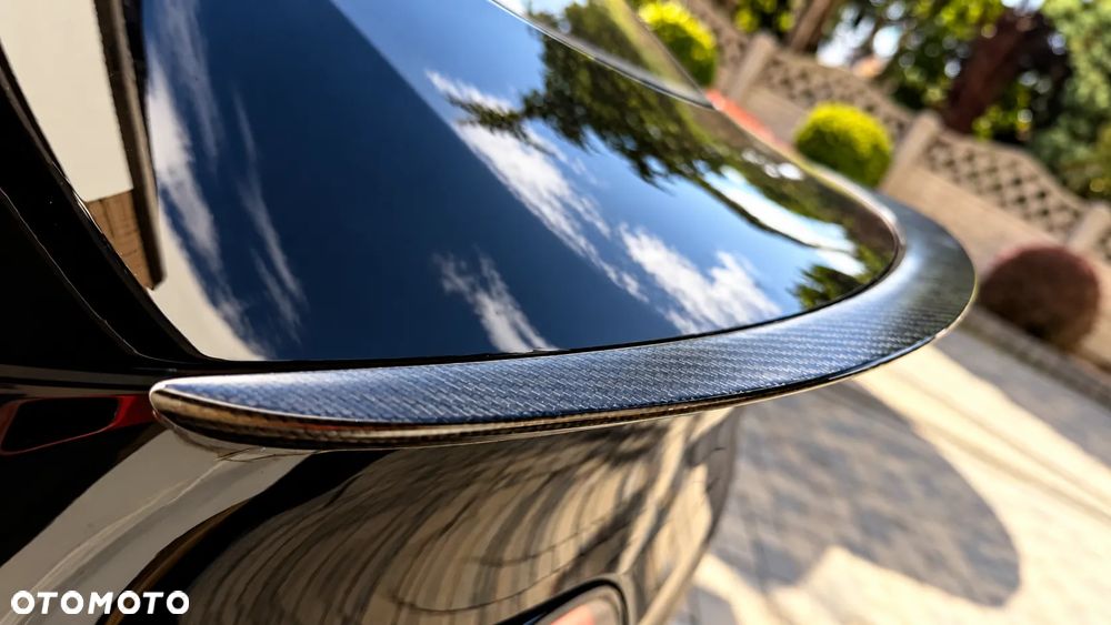 Tesla Model Y Performance AWD - 11