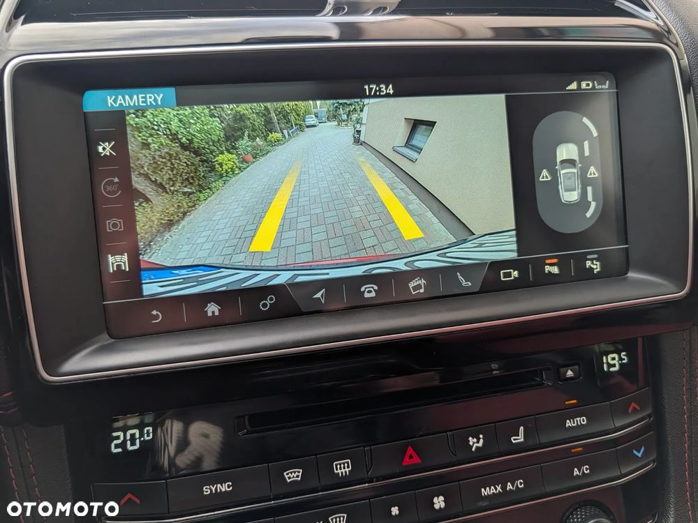 Jaguar F-Pace 30t AWD R-Sport - 17