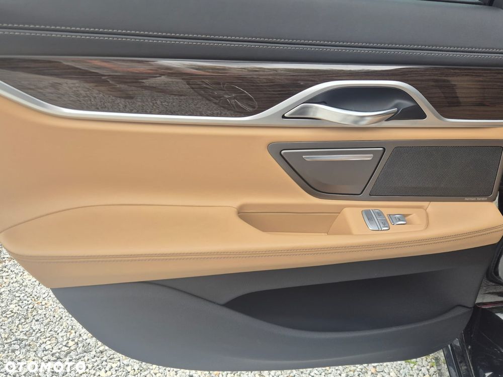 BMW Seria 7 740d xDrive - 27