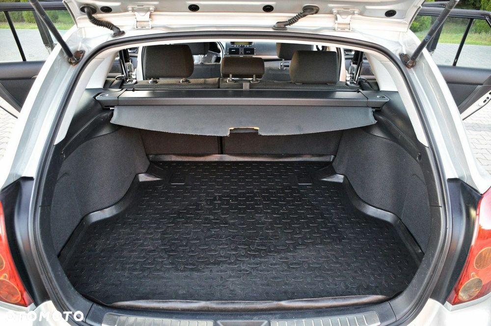 Toyota Avensis - 25
