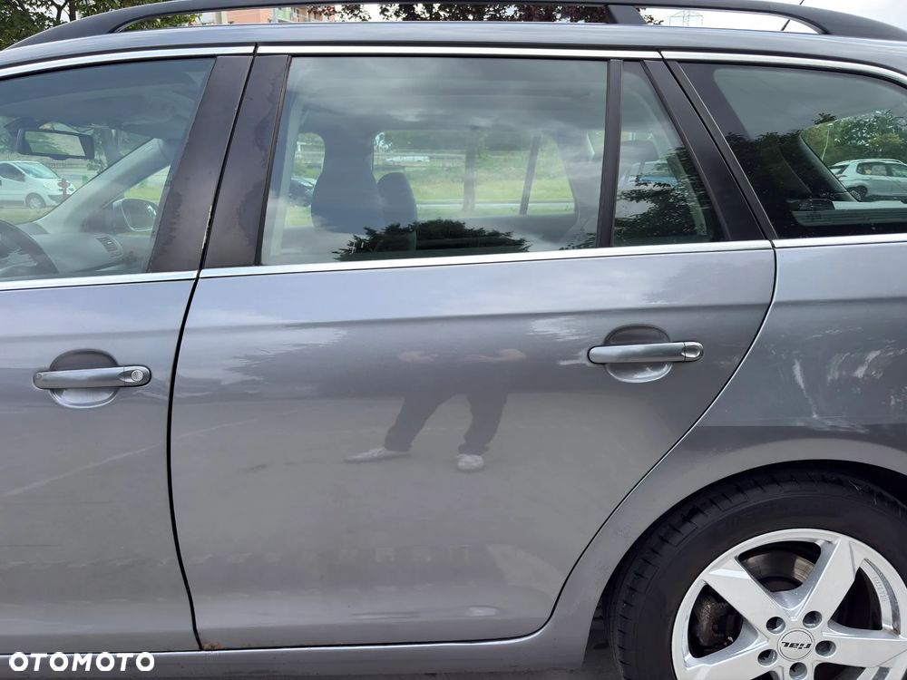 Volkswagen Golf 2.0 TDI Comfortline DSG - 11
