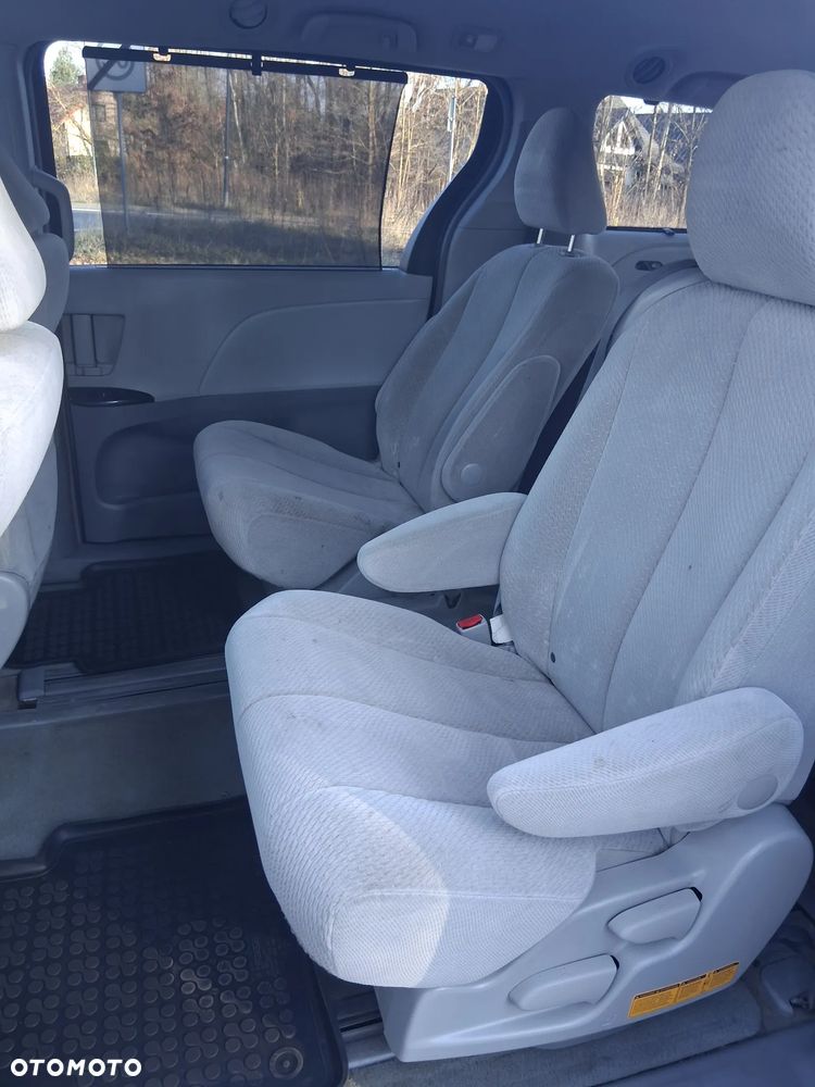 Toyota Sienna 3.5 V6 - 21