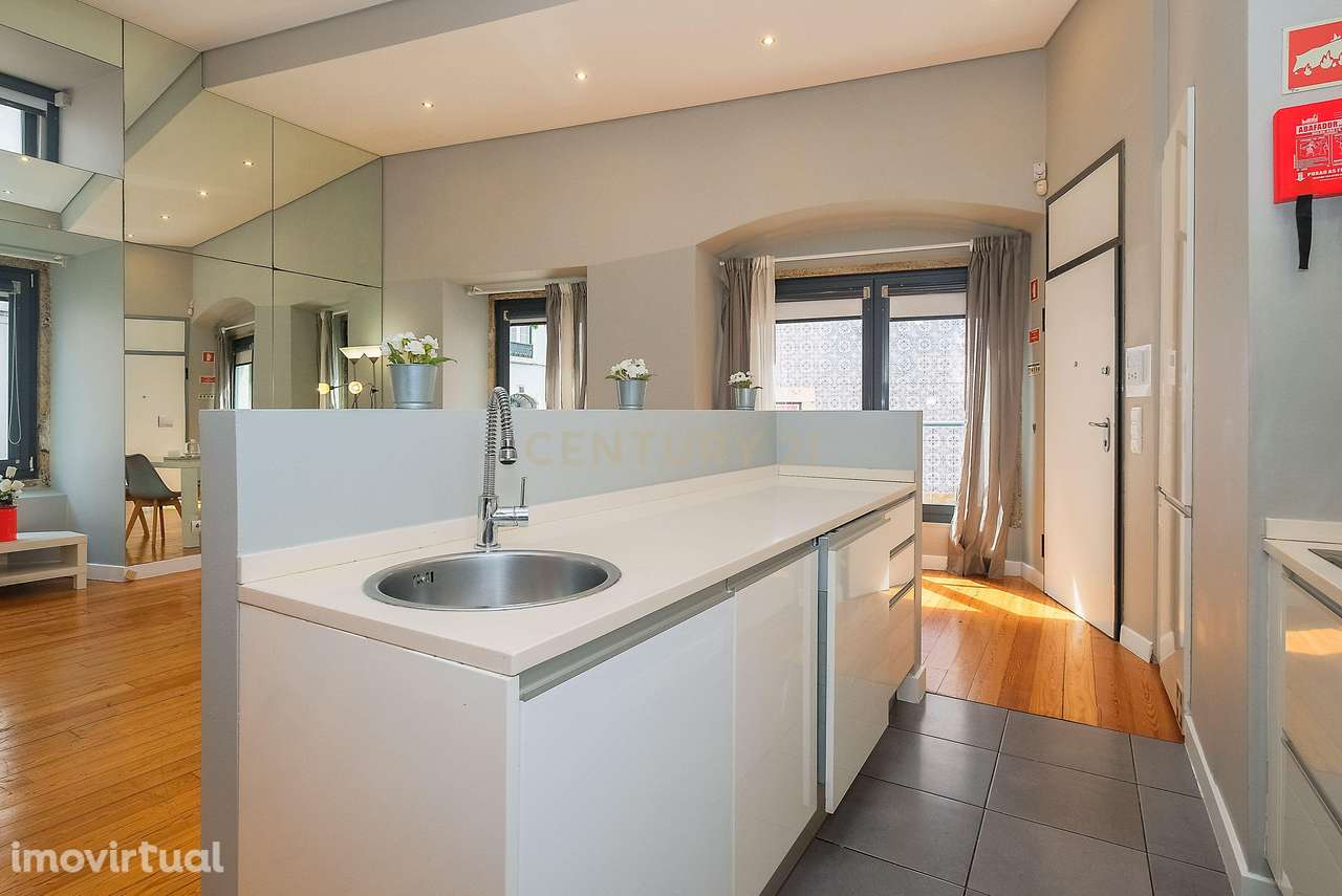T1 único com pé direito alto + mezzanine | 81,56m² | Bairro Alto | Pot - Grande imagem: 2/15