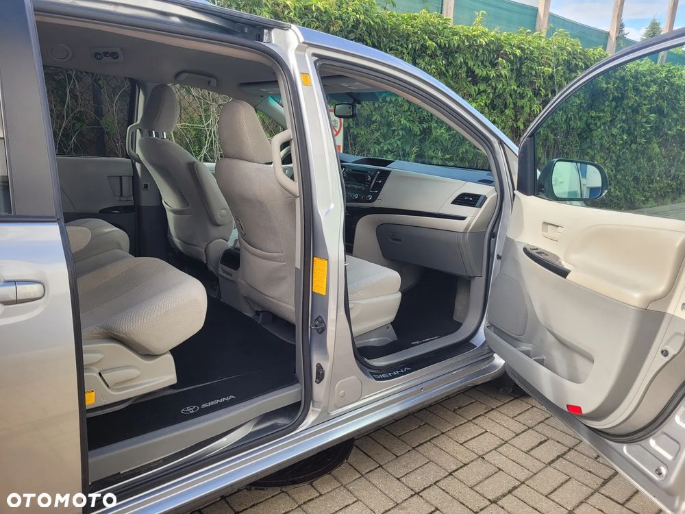 Toyota Sienna 3.5 V6 - 12