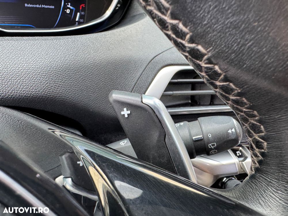 Peugeot 3008 1.6 BlueHDI S&S EAT6 Allure - 26