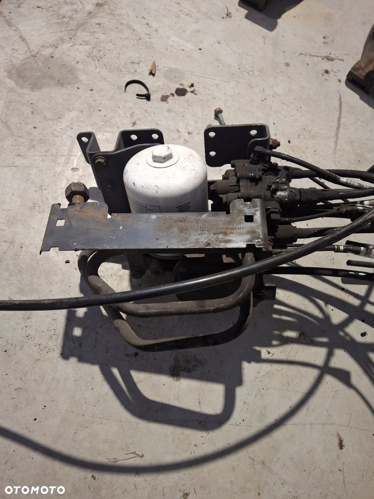 APM OSZUCZAC POWIETRZA WRAZ ZAWOREM CZTERODROŻNYM DAF CF 400 XF106 EURO 6 - 1