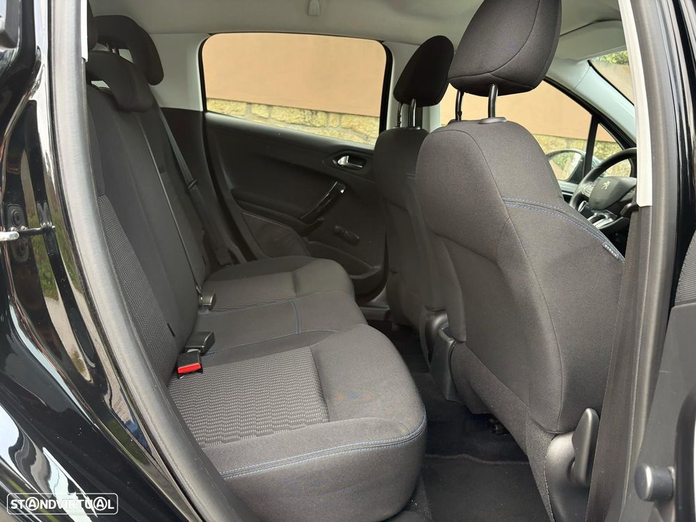 Peugeot 208 1.2 PureTech Signature - 10