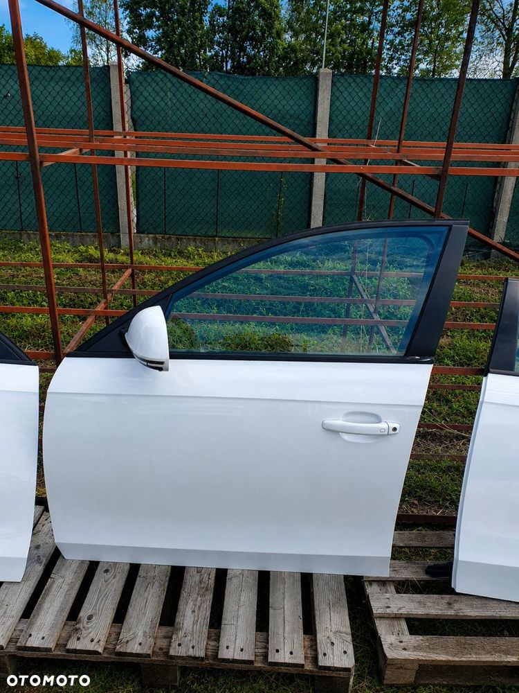 Drzwi TYŁ L/P TYŁ AUDI A4 B8 SEDAN KOD LAKIERU LY9C - 21