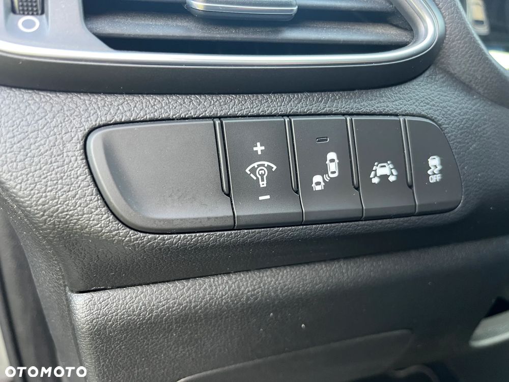 Hyundai i30 1.6 D Premiere Luxury DCT - 25