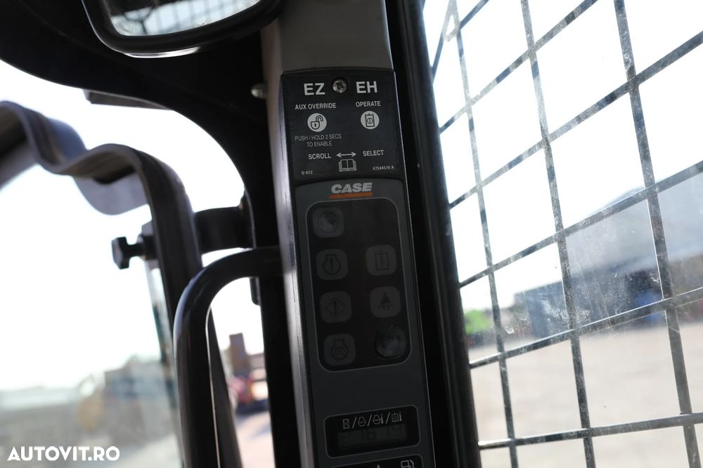 Case SR 250 Loader - 13