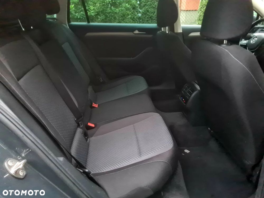 Volkswagen Passat - 18