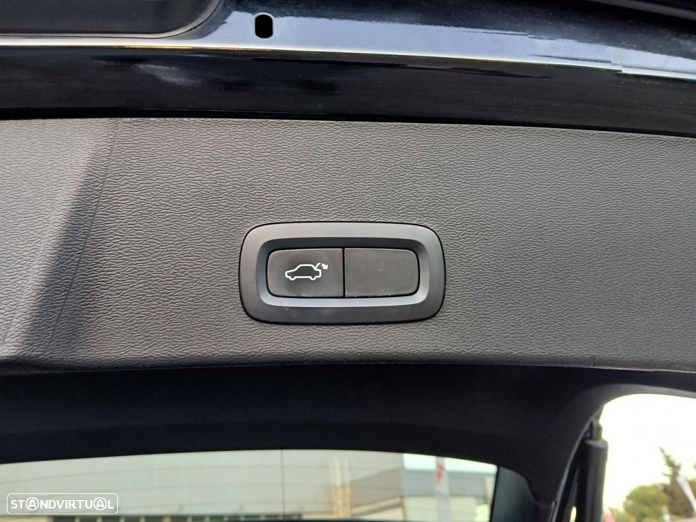 Volvo XC 40 1.5 T2 Momentum Core Geartronic - 4