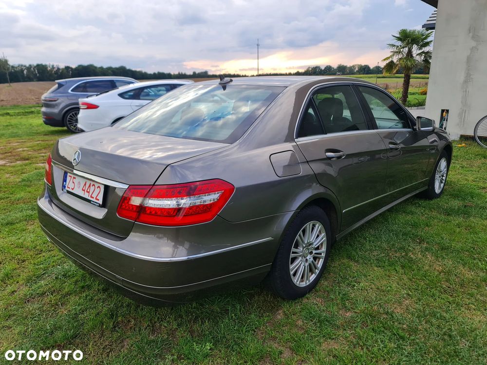 Mercedes-Benz Klasa E 200 CGI BlueEFFICIENCY 7G-TRONIC Elegance - 3