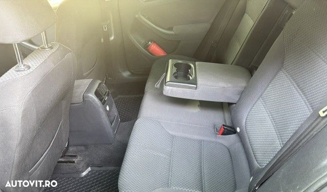 Volkswagen Jetta 1.6 TDI DPF Comfortline - 27