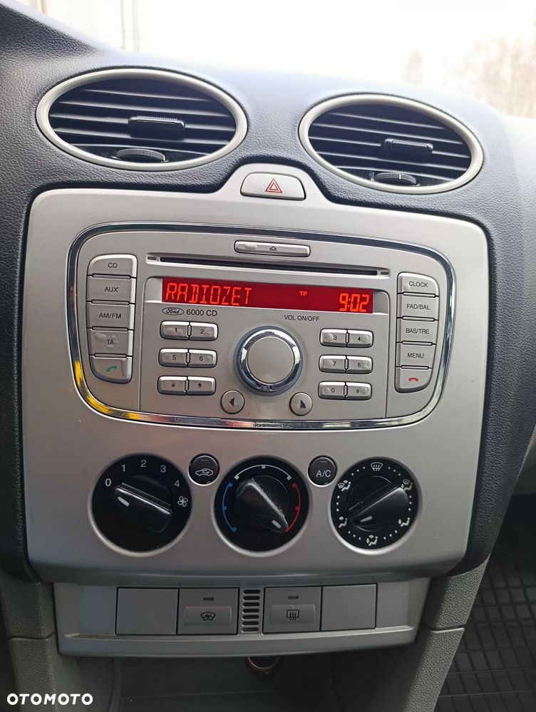 Ford Focus 1.6 16V Style - 30