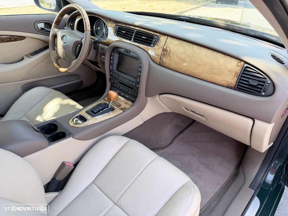 Jaguar S-Type 3.0 V6 Executive Auto. - 10