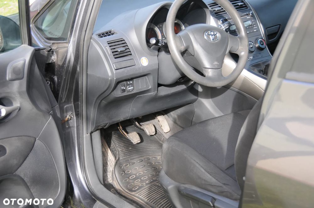 Toyota Auris 1.4 D-4D Terra - 7