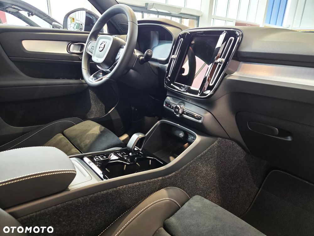 Volvo XC 40 B3 Ultra Dark - 12
