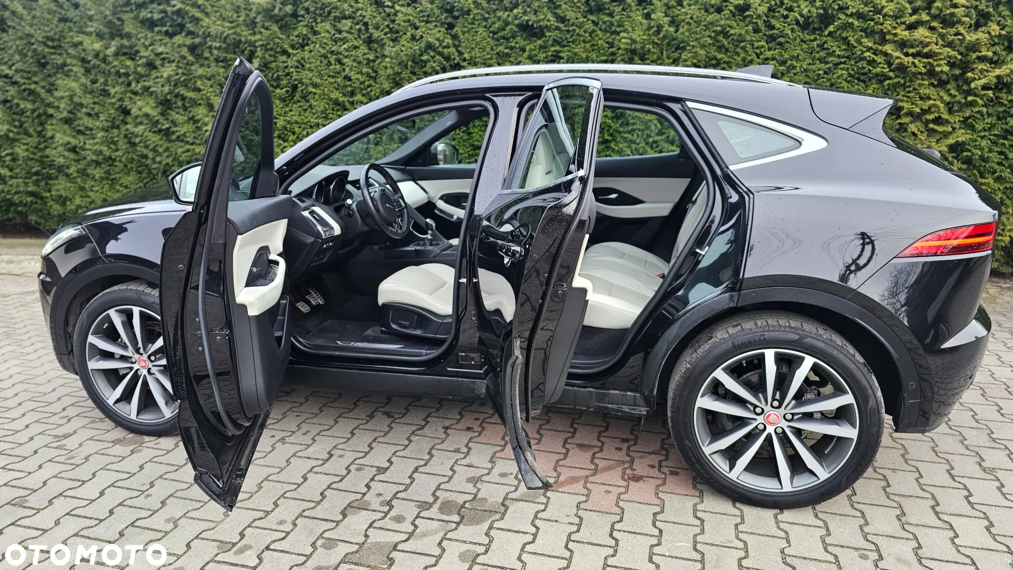 Jaguar E-Pace 2.0 i4D AWD R-Dynamic S - 24